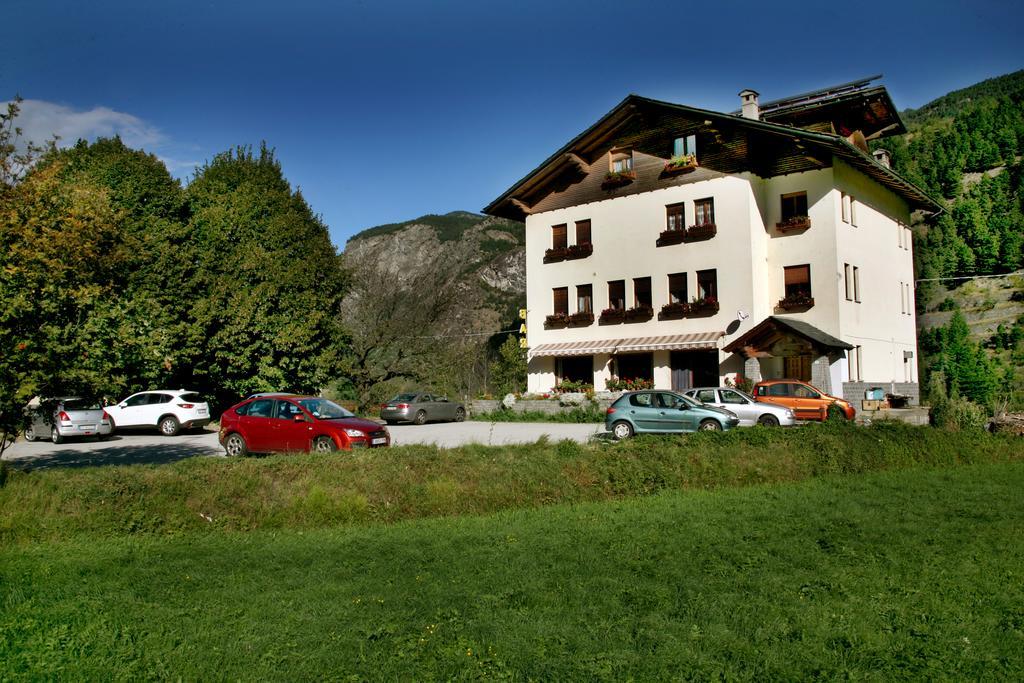 Hotel Edelweiss Villeneuve Bagian luar foto