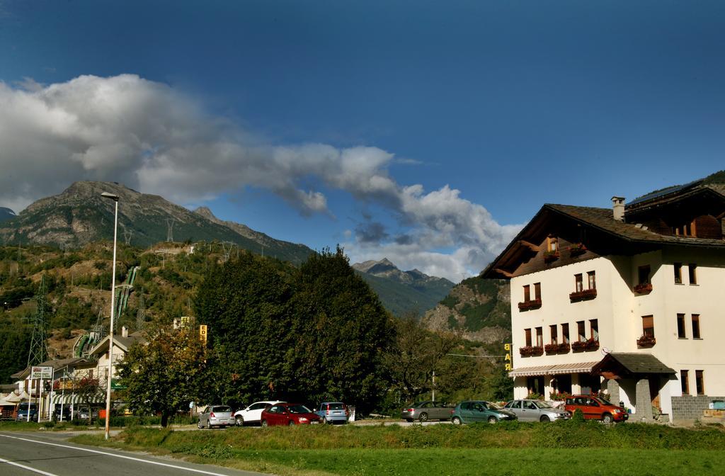 Hotel Edelweiss Villeneuve Bagian luar foto